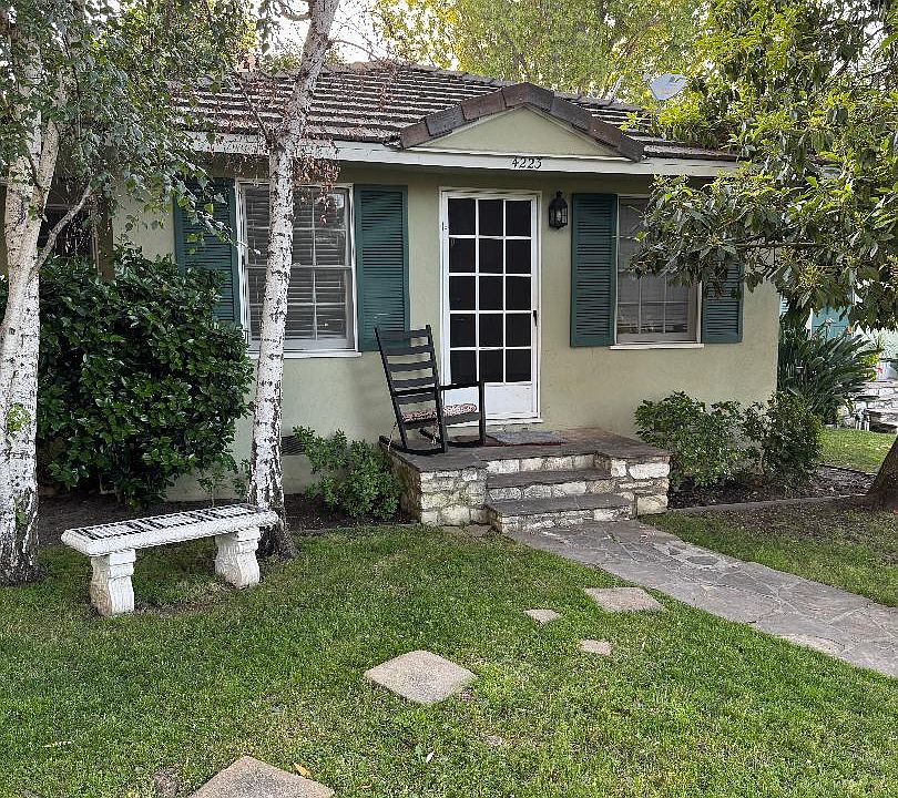 Street view of front of the cottage