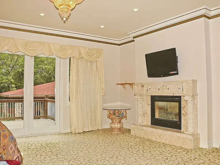 Master bedroom (main floor)