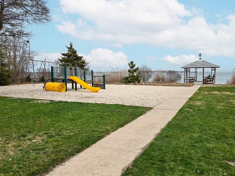 13 Beachland Ave — Photo 10