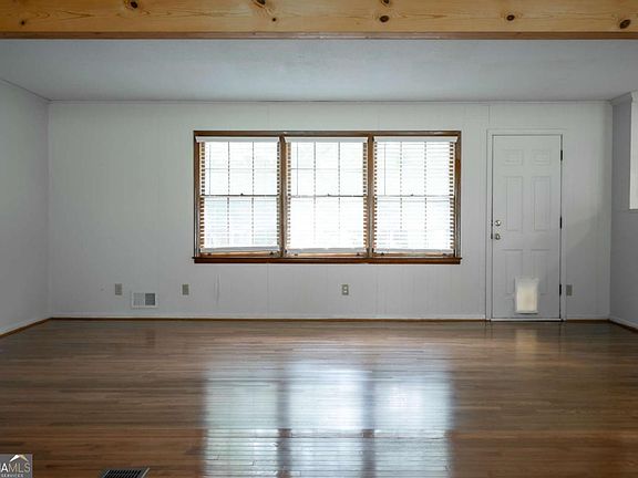 5th image of 135 Tara Way
