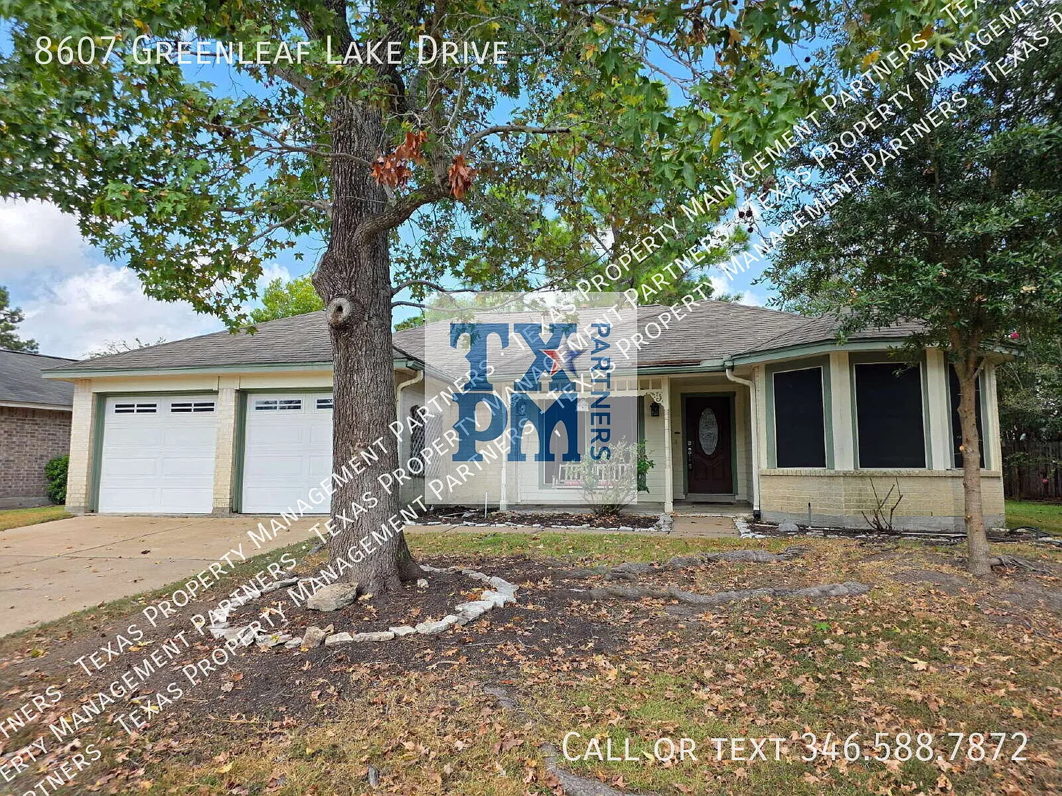 Charming 3 Bed Home on a Quiet Cul-de-Sac with Spacious Backyard — Photo 2