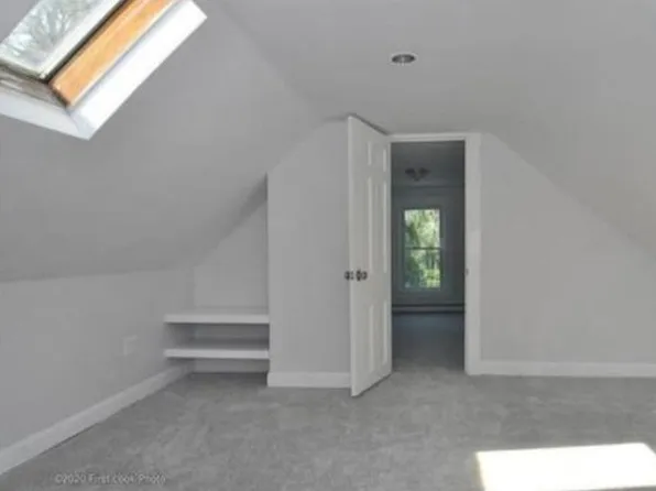 97 Main St, Riverside, RI 02915