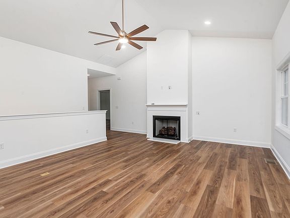 5th image of 212 Tomasville Dr