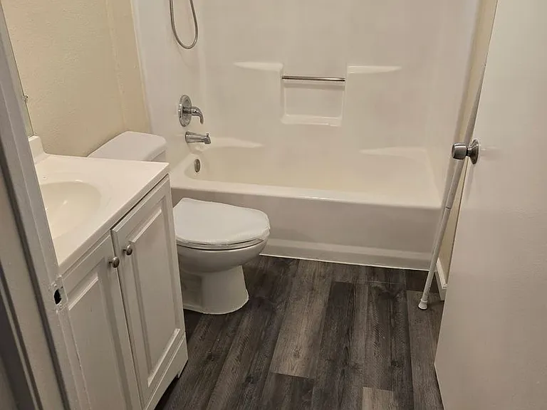 2435 W Avenue 33 — Photo 10