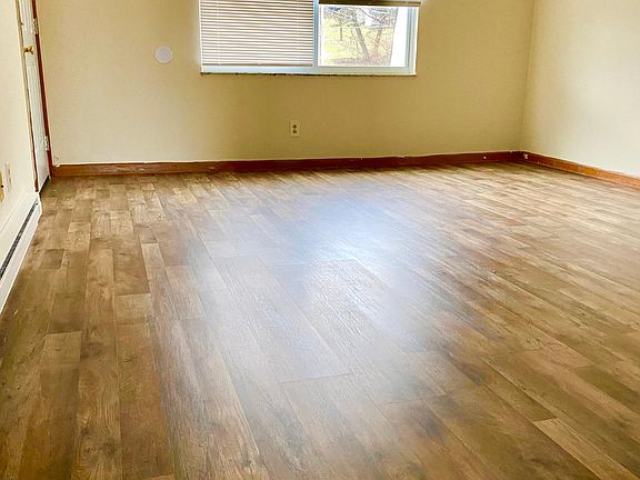5th image of 1808 Parkwood Ln APT 3