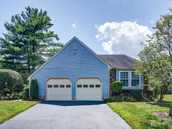 20 John Hancock Dr, Monroe Township, NJ 08831