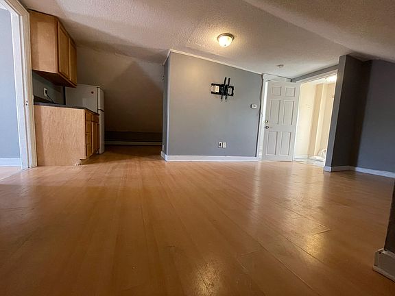 3rd image of 278 Sayles St Floor 3