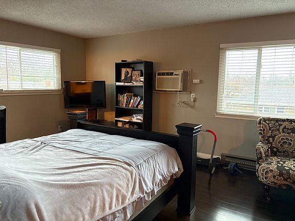 3rd image of 6712 Hedgewood Dr