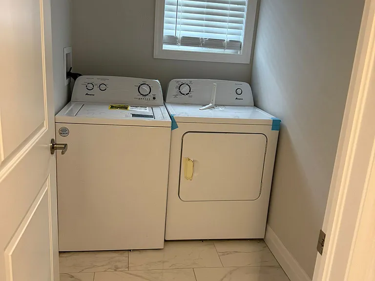 724 Freeport St — Photo 17