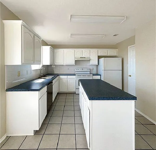 Light/bright kitchen