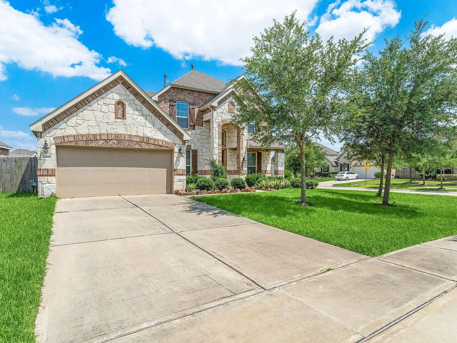 4 bed, 3.5 bath, 3528 sqft, $3,100 — Photo 2