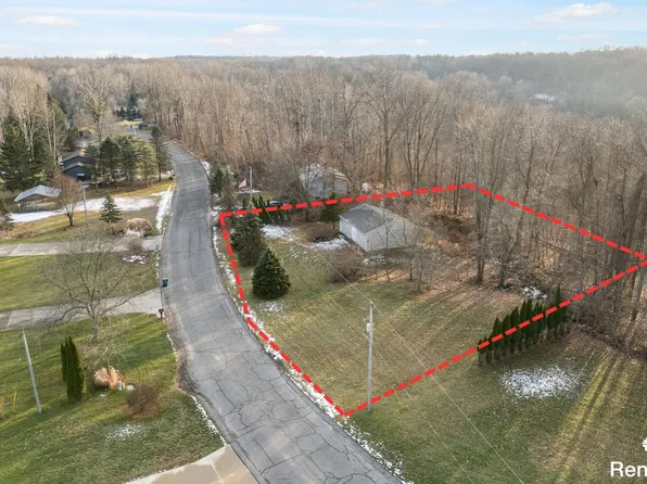 8509 Cory Dr, Delton, MI 49046
