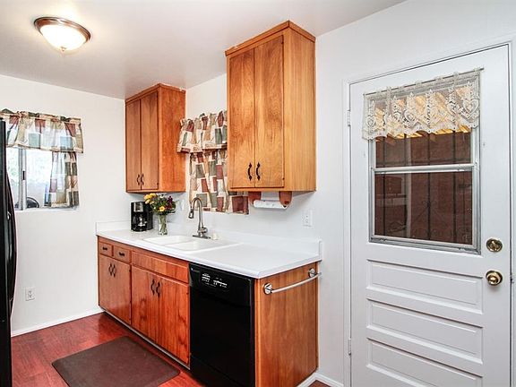 5th image of 5029 71st St