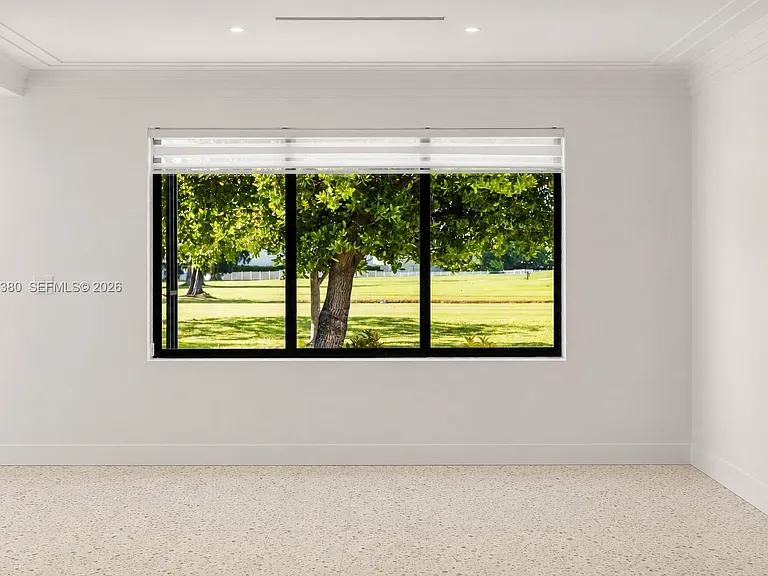 365 Fairway Dr — Photo 3