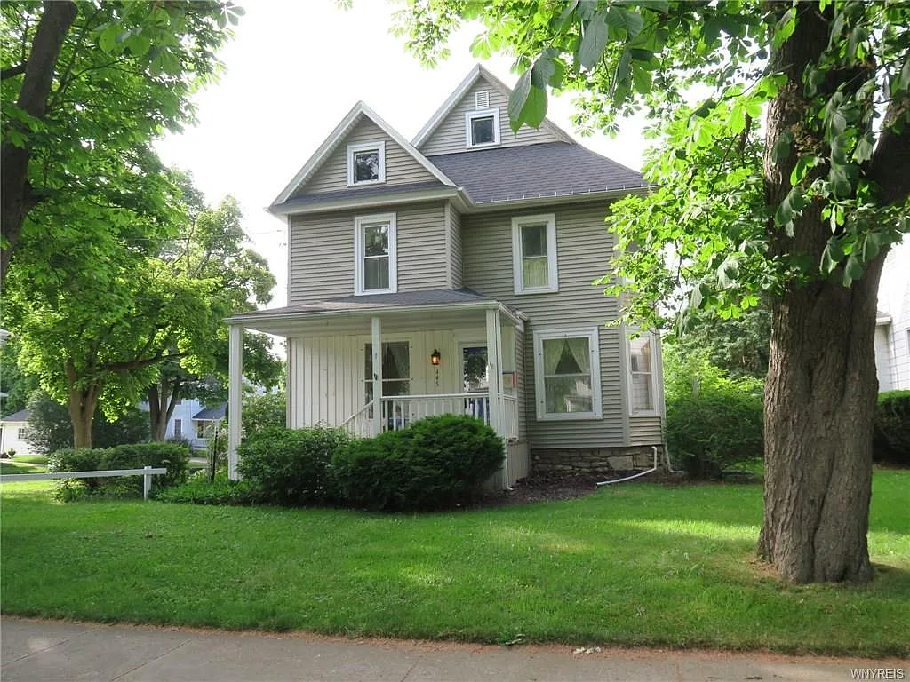 445 East Ave photo 1