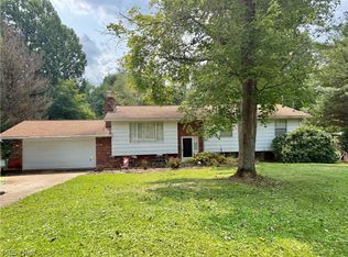 612 Valley Mills Rd, North Parkersburg, WV 26104