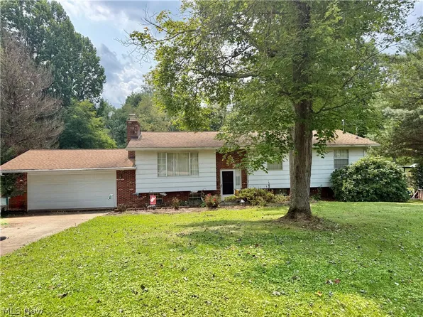 612 Valley Mills Rd, North Parkersburg, WV 26104