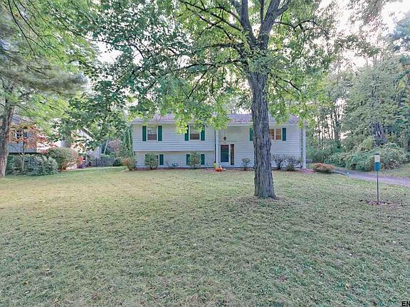 3rd image of 924 Northumberland Dr