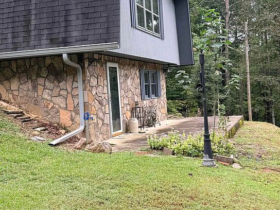2nd image of 208 Earl Roberts Rd