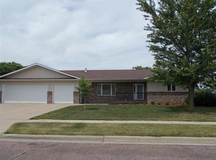 1006 W 14th St, Yankton, SD 57078