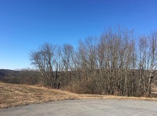 Midland Ct, New ringgold, PA 17960