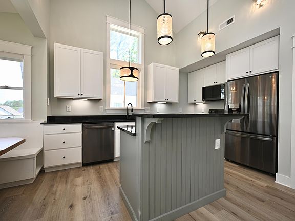 5th image of 3226 Parkstone Pl NW
