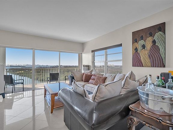 3rd image of 300 Bayview Dr Ph 6