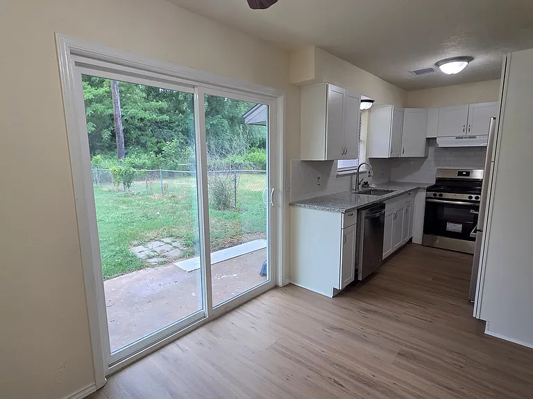 4314 Willowpoint Dr — Photo 1