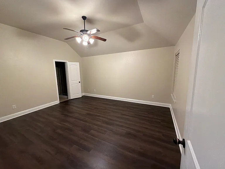 528 Stockton Dr — Photo 16