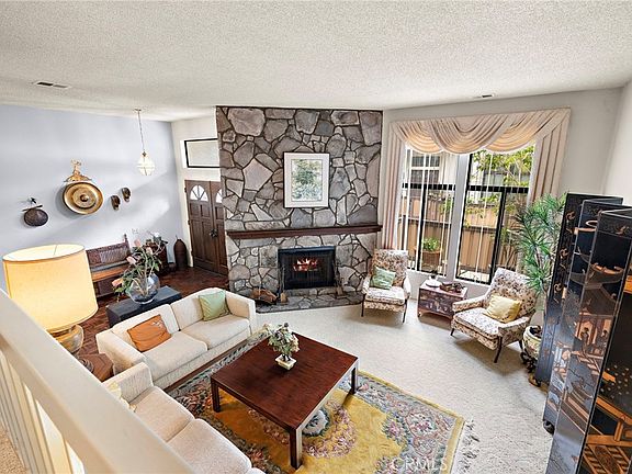 4th image of 4474 Emerald St #31