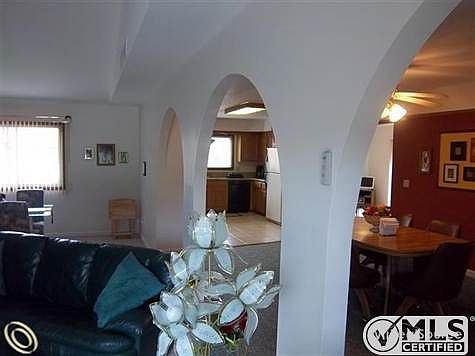 grt rm kitchen.JPG