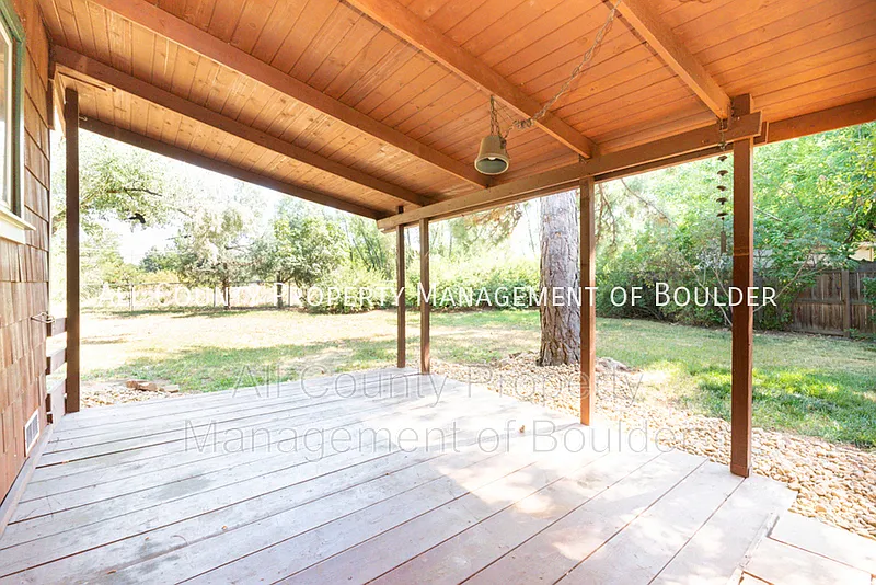 3 bed, 1.0 bath, 1307 sqft, $3,200 — Photo 4
