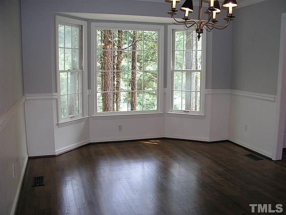 5th image of 633 Arlington St
