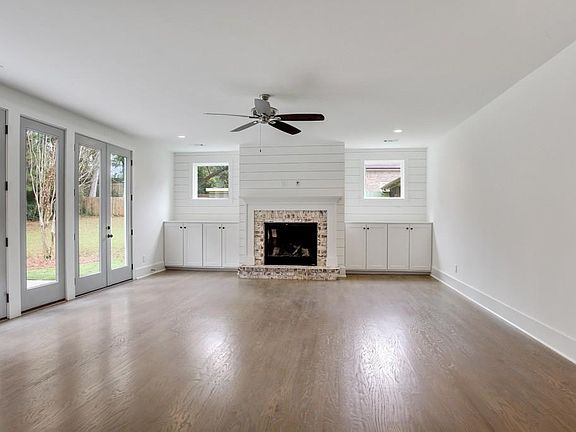 2nd image of 1890 Canmont Dr