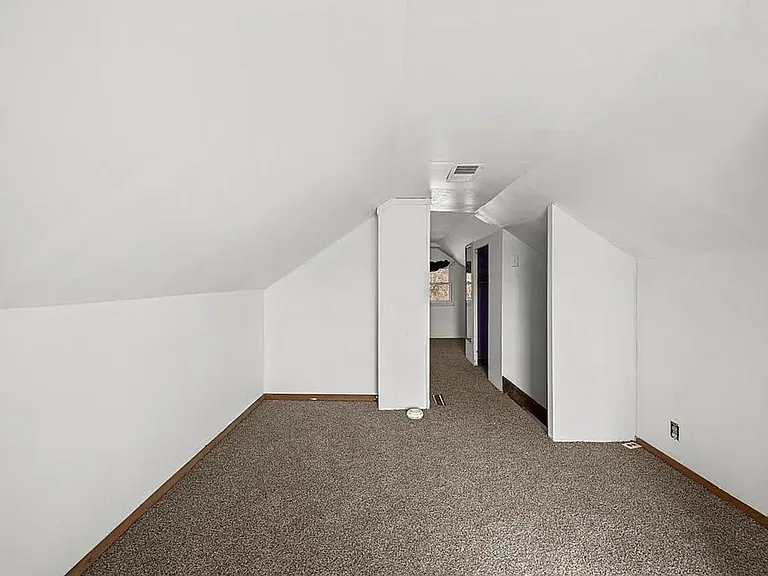 2025 S Bluff Blvd — Photo 11