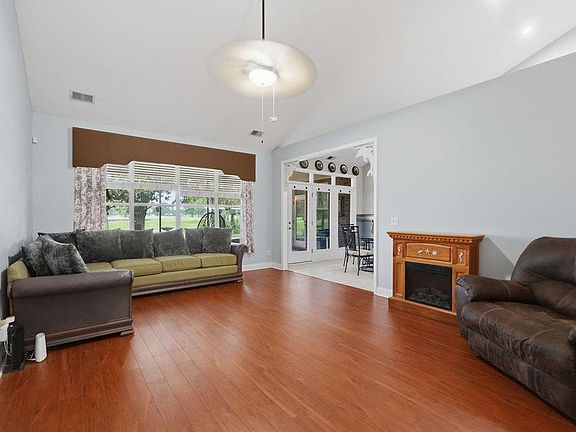 4th image of 4889 Westwind Dr.