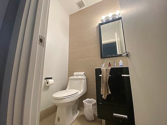 3rd image of 162 Woodward Ave APT 2L
