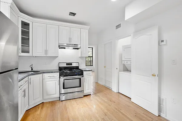 Rented by R New York | media 2