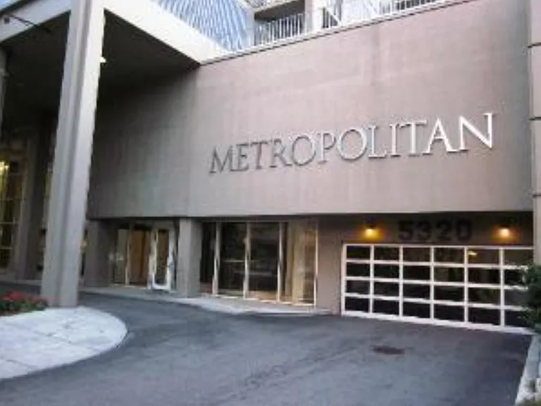 5320 N Sheridan Rd #910 — Photo 2