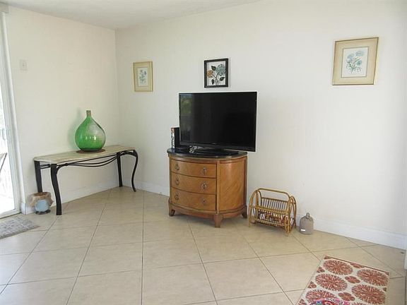 3rd image of 1131 SE 4th St APT 408