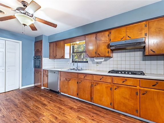 3rd image of 209 W Eliff St