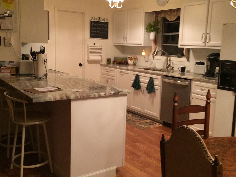 Newly remodeled kitchen.