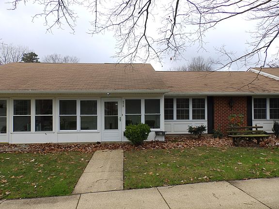 5th image of 941B Aberdeen Dr #1002
