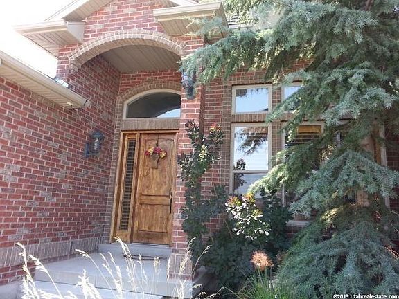 3rd image of 2323 W Old Rosebud Ln