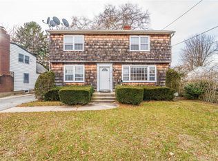92 East St, Hicksville, NY 11801