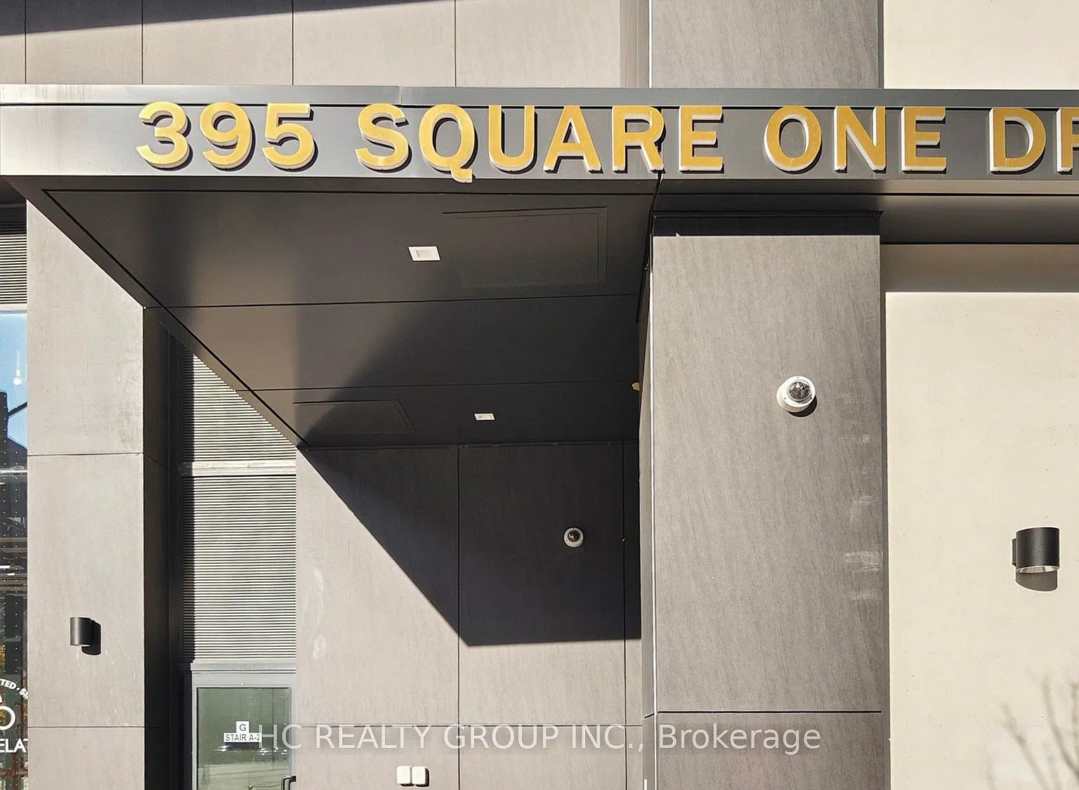 Stak36 Condos — Photo 3