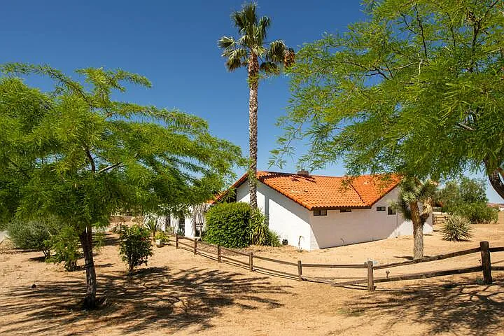 Building Photo - 56175 Mountain View Trl
