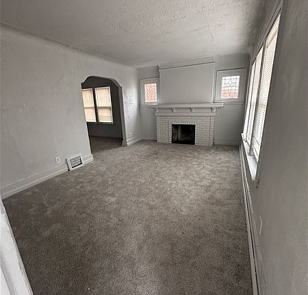 3rd image of 15476 Sorrento Ave