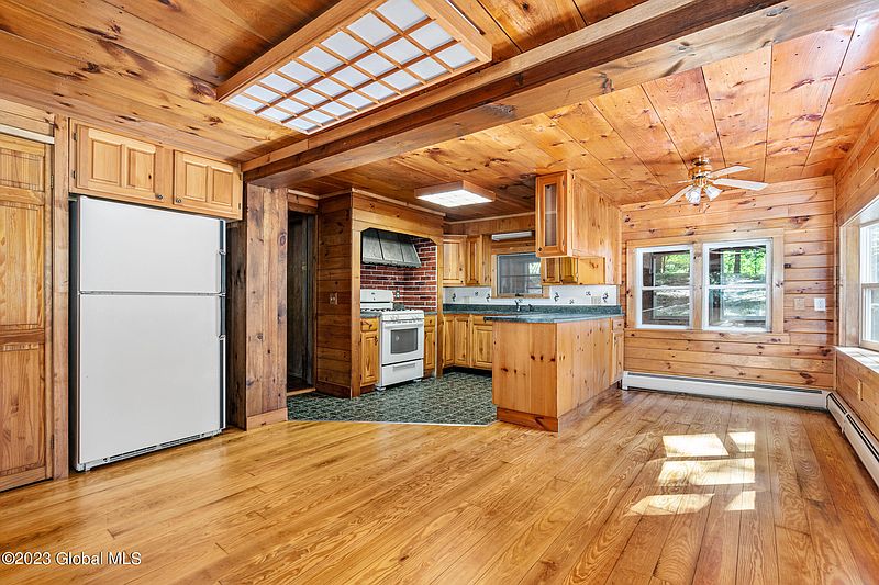 4th image of 130 Eastside Drive