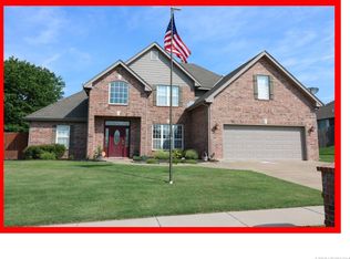 4900 Fairview Rd, Bartlesville, OK 74006